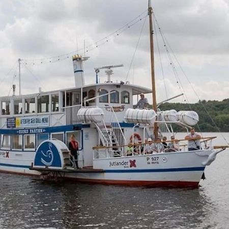 Idyllisk, Historisk Byhus Ved Fjorden I Mariager エクステリア 写真