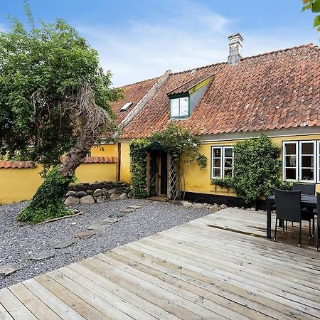 Idyllisk, Historisk Byhus Ved Fjorden I Mariager エクステリア 写真