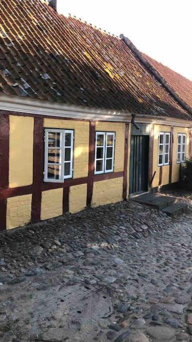 Idyllisk, Historisk Byhus Ved Fjorden I Mariager エクステリア 写真