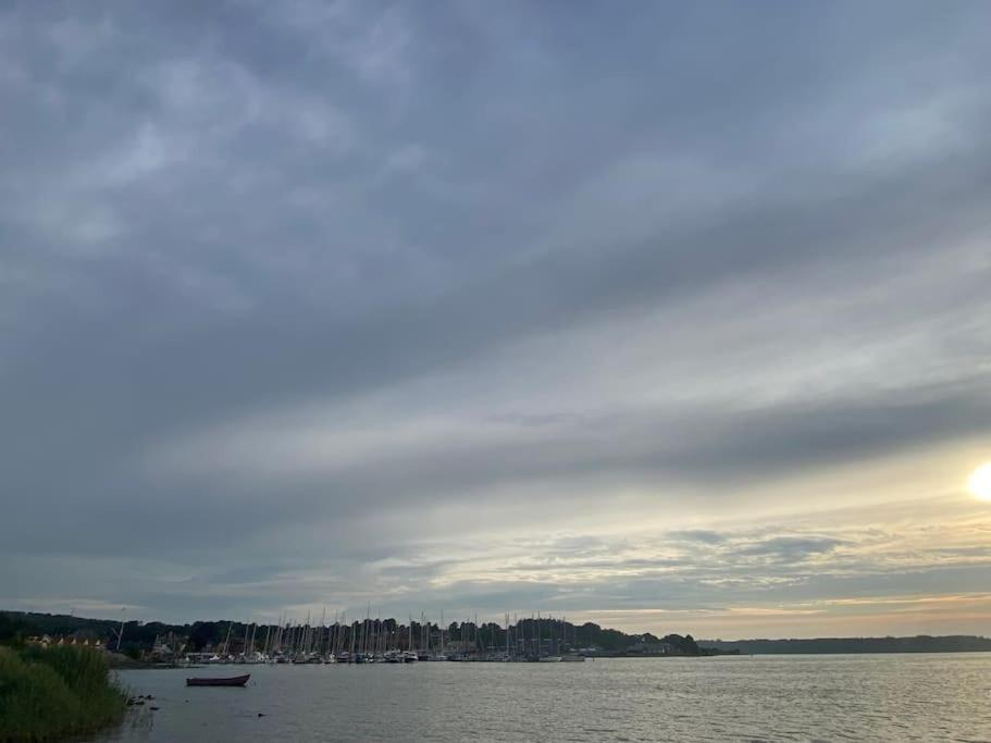 Idyllisk, Historisk Byhus Ved Fjorden I Mariager エクステリア 写真