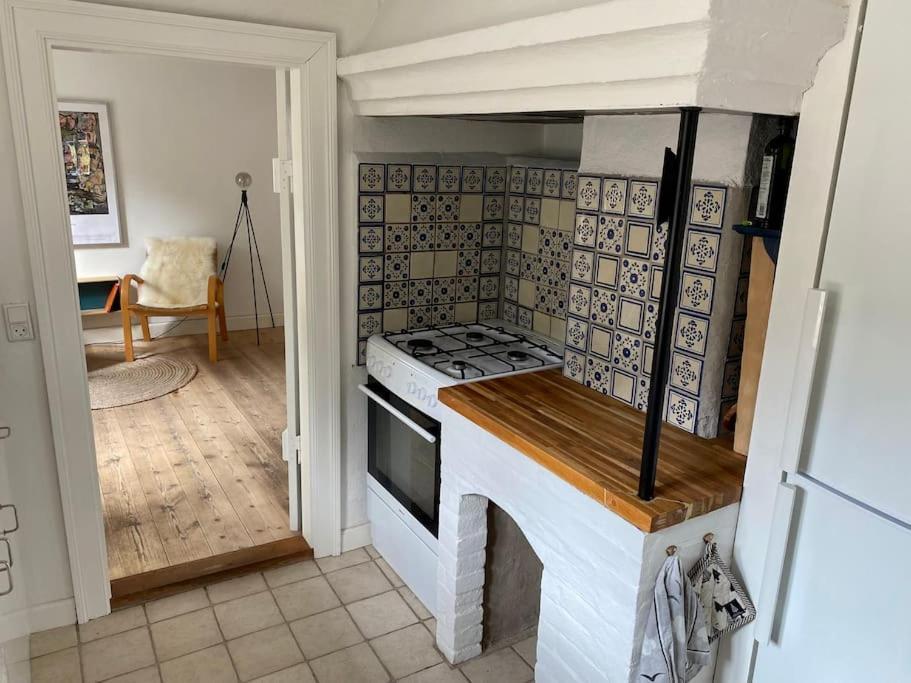 Idyllisk, Historisk Byhus Ved Fjorden I Mariager エクステリア 写真