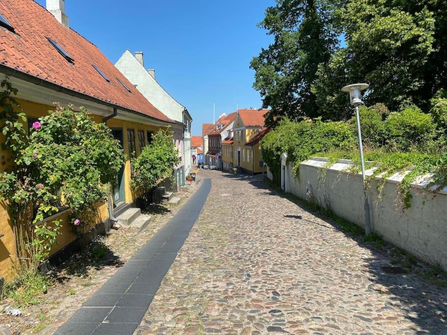 Idyllisk, Historisk Byhus Ved Fjorden I Mariager エクステリア 写真
