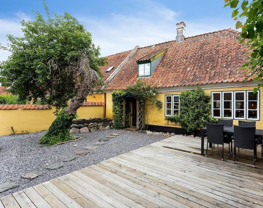 Idyllisk, Historisk Byhus Ved Fjorden I Mariager エクステリア 写真